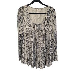 Longyuan 3X Long Sleeve Peasant Tunic Gray‎ White Snake Print Date Night Flowy
